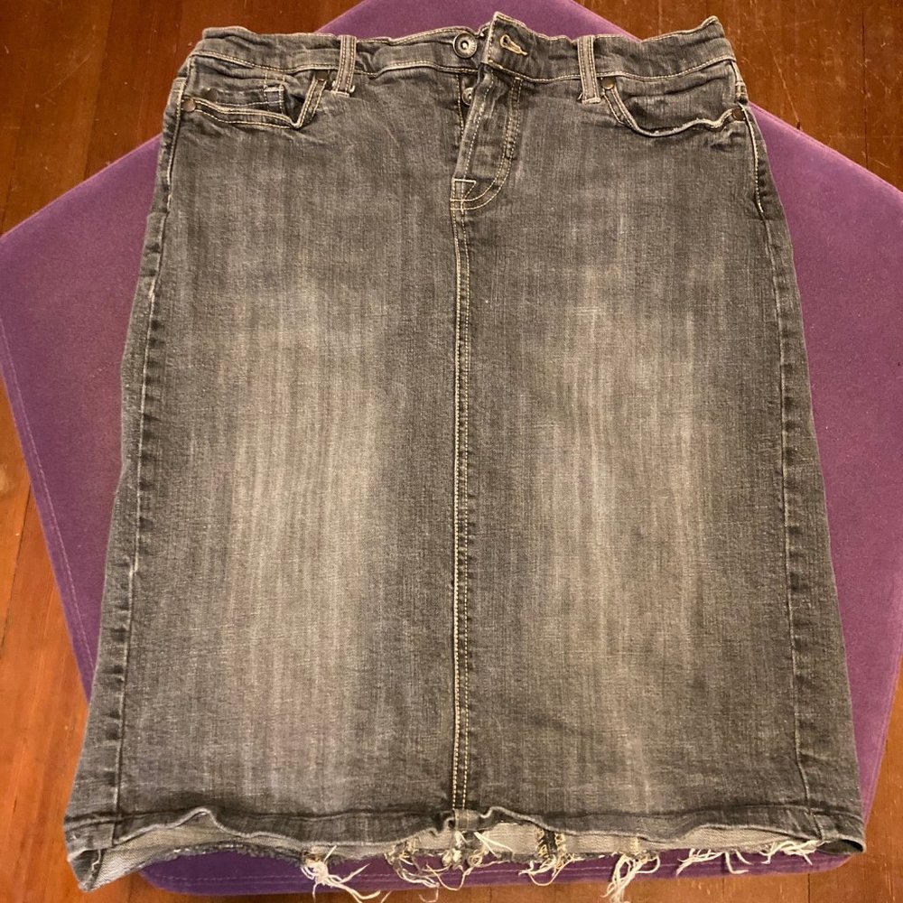 Gray denim skirt w/ distressed hem